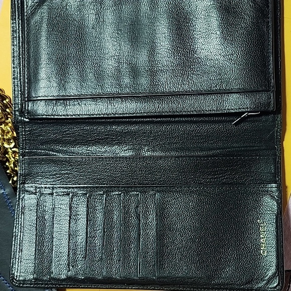 Chanel Black Leather Wallet With Detachable Chain - Picture 7 of 13